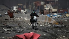 イランの港で爆発、１４人死亡　保管されていた化学物質が関係か