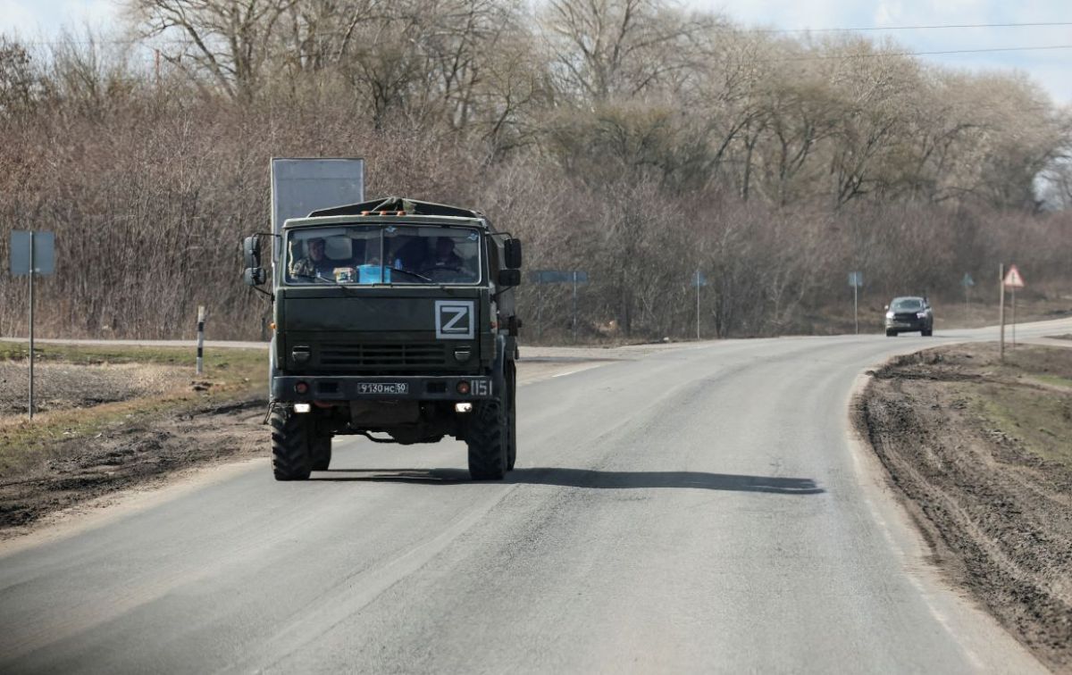 クルスク州を移動するロシア軍の車両=3月/Shamil Zhumatov/Reuters