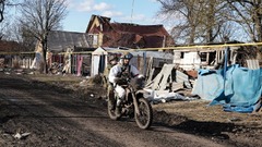 ロシア軍、ドローン回避に「バイク部隊」を増強　高い機動性も損耗も激しく