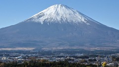 富士山に登山の男性、１週間で２回の救助　携帯電話取りに戻る