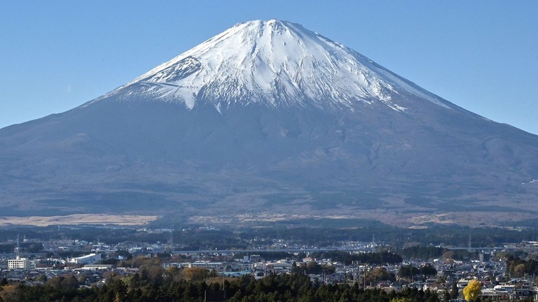 富士山に登った中国人留学生の男性が１週間で２回救助される出来事があった/Richard A. Brooks/AFP/Getty Images