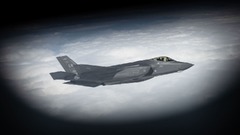 世界の軍事支出、冷戦後で最大の伸び　国際平和研報告