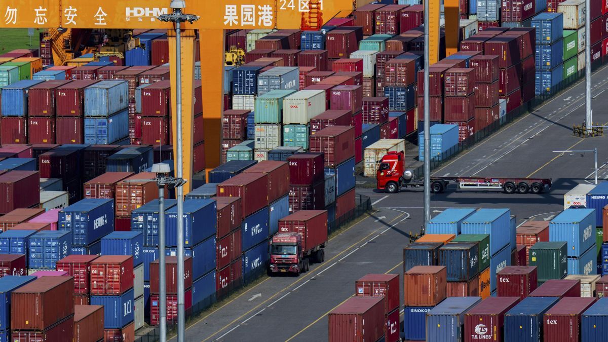 中国政府、米国との貿易協議「検討」を表明