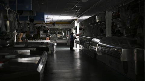 スペインとポルトガルの停電、全土で復旧　原因は依然不明、発電機で死者も
