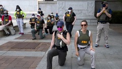 米ＦＢＩ、職員を配置転換　ジョージ・フロイドさん死亡事件の抗議活動でひざまずく　CNN EXCLUSIVE