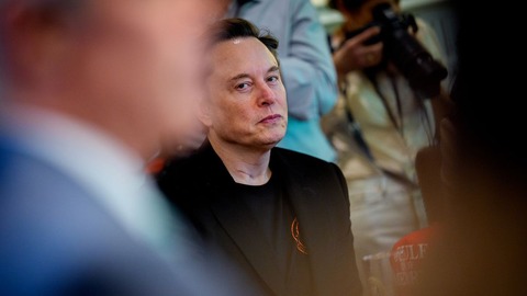 政府職の退任示唆するマスク氏、主流メディアと異例の会見　自身をブッダになぞらえる場面も