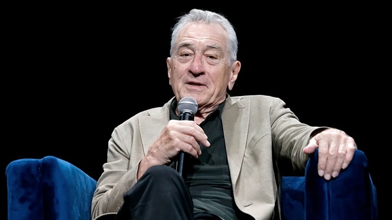 トライベッカ映画祭でスピーチするロバート・デ・ニーロさん＝２０２４年/Dominik Bindl/Getty Images