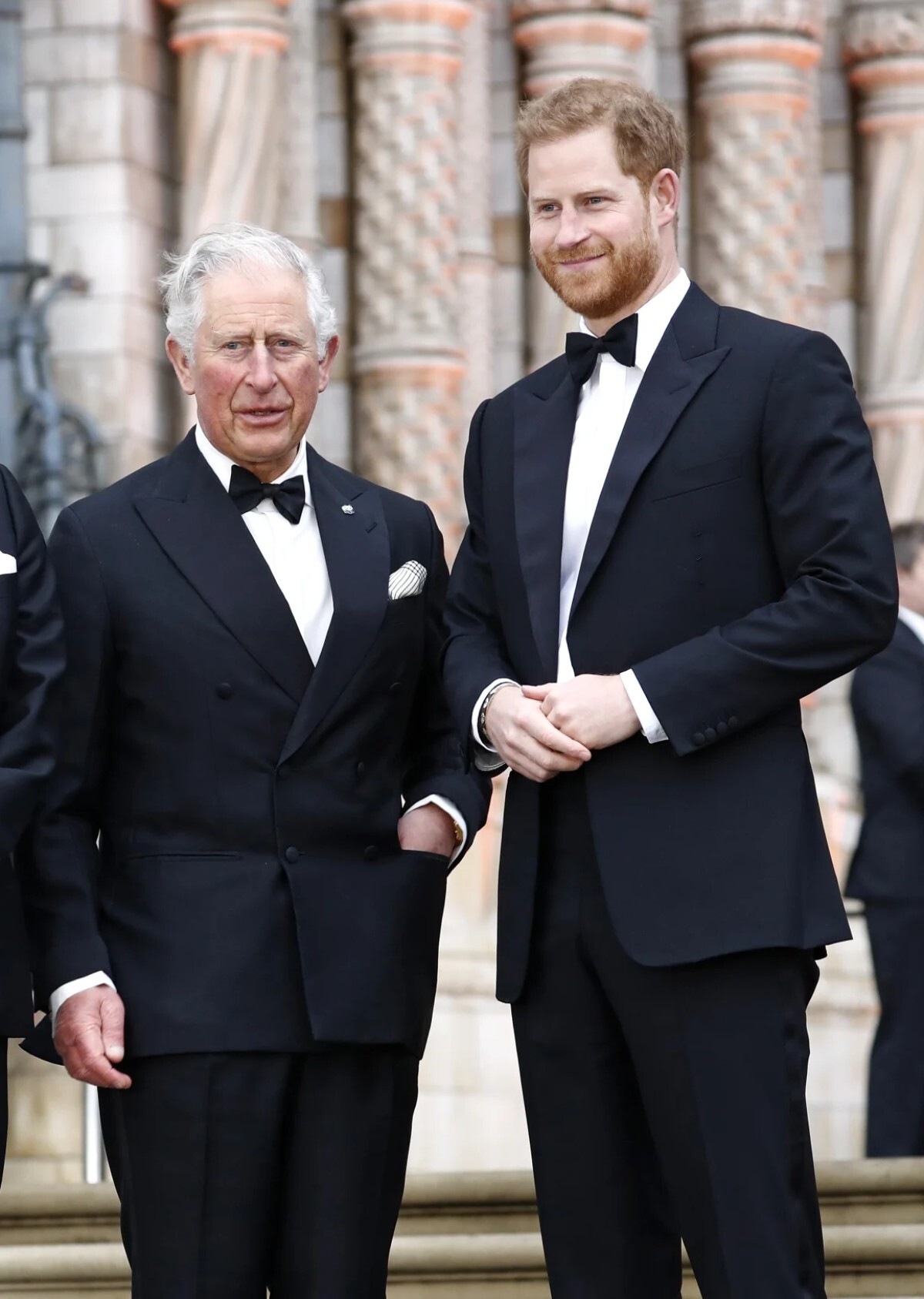 チャールズ国王(左)とヘンリー王子=2019年4月4日/John Phillips/Getty Images