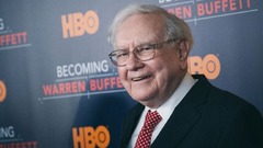 自身の生涯を描いたドキュメンタリー「ウォーレン・バフェット氏になる」の世界初上映に出席したバフェット氏＝２０１７年