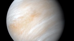 旧ソ連時代の金星探査機、間もなく大気圏突入　地上に落下の可能性も