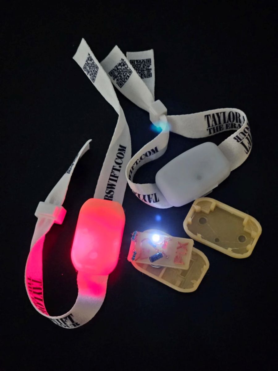 コンサートで使用するLEDリストバンドは、アクアフェードの外装を使用する初の商品になる可能性がある/Aquafade