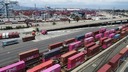 １４５％関税適用の中国製品を乗せた船、米ＬＡに到着　輸送量半減で近く品薄か