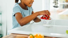 初潮の低年齢化問題、子どもたちの食事が影響か　米研究