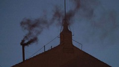 新教皇、初日は決まらず　煙突から黒い煙