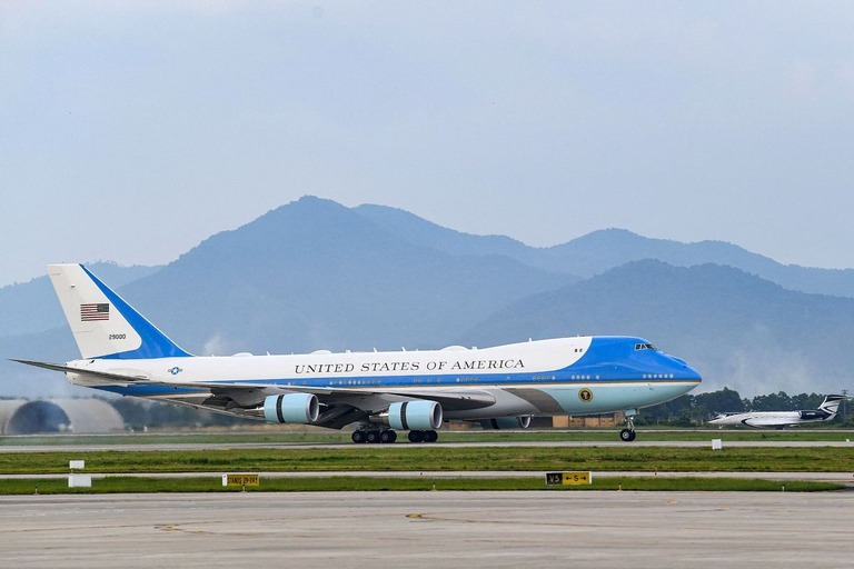 ２０２３年に撮影された米大統領専用機「エアフォースワン」の写真/Nhac Nguyen/AFP/Getty Images via CNN Newsource