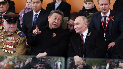 ロシア、軍事パレードで力を誇示