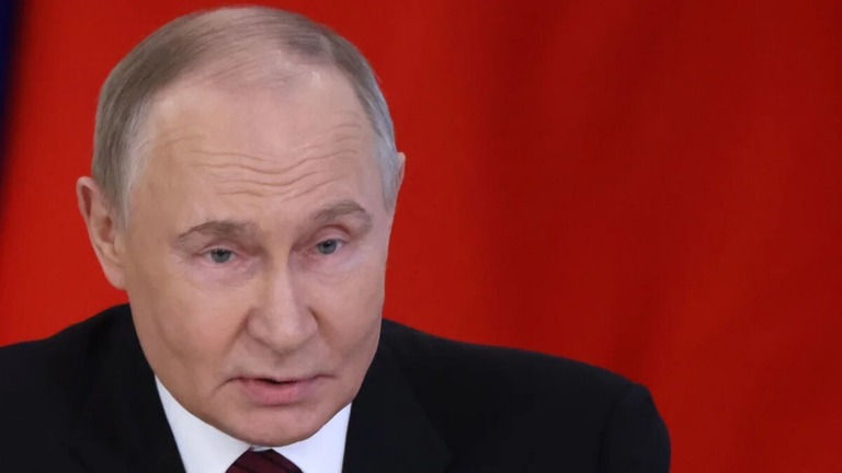 クレムリンで行われたロシアとベトナムの会談で発言するプーチン氏＝１０日、モスクワ/Getty Images
