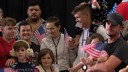 南アフリカの白人、トランプ米政権が難民認定　第１陣の５９人が米国に到着