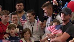 南アフリカの白人、トランプ米政権が難民認定　第１陣の５９人が米国に到着