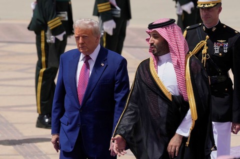 トランプ米大統領、サウジアラビアに到着　中東歴訪スタート