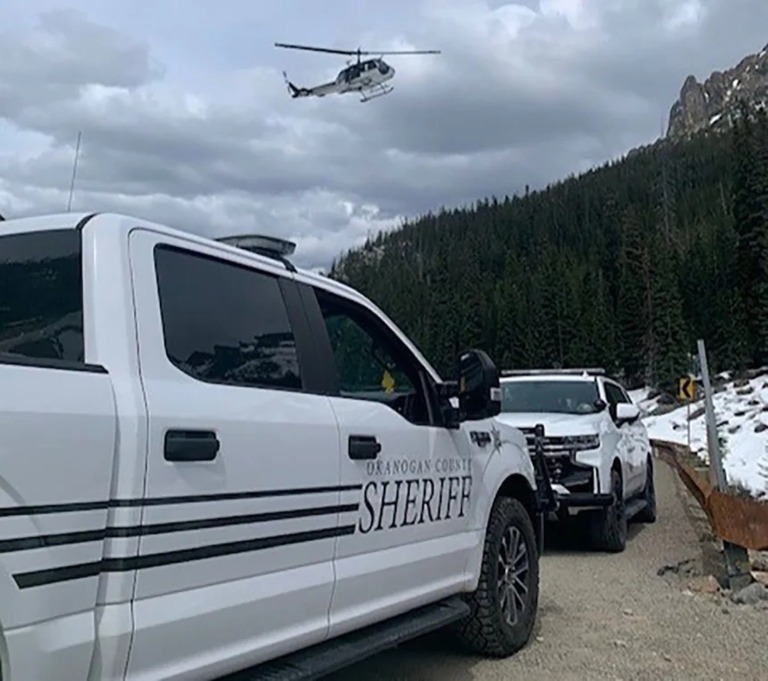 保安官代理やボランティアが滑落の現場に派遣された/From Okanogan County Sheriff’s Office