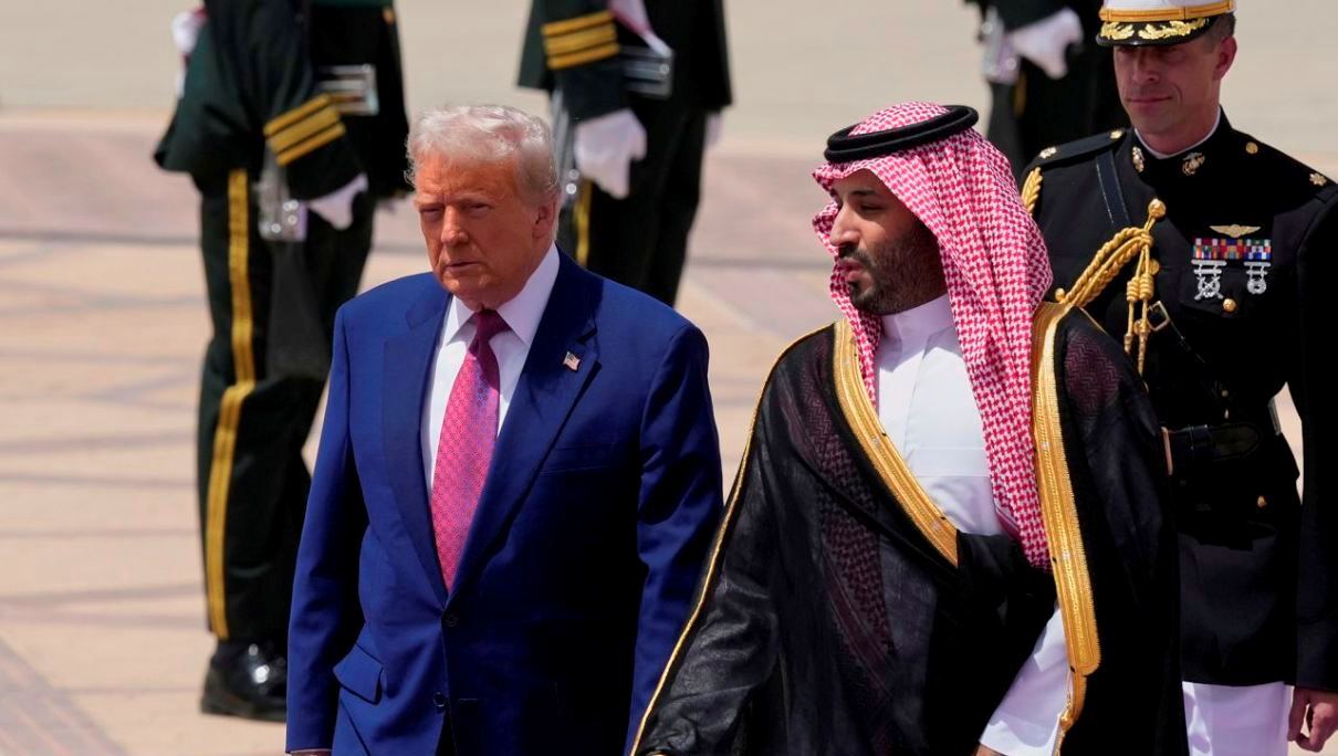トランプ米大統領、サウジアラビアに到着　中東歴訪スタート