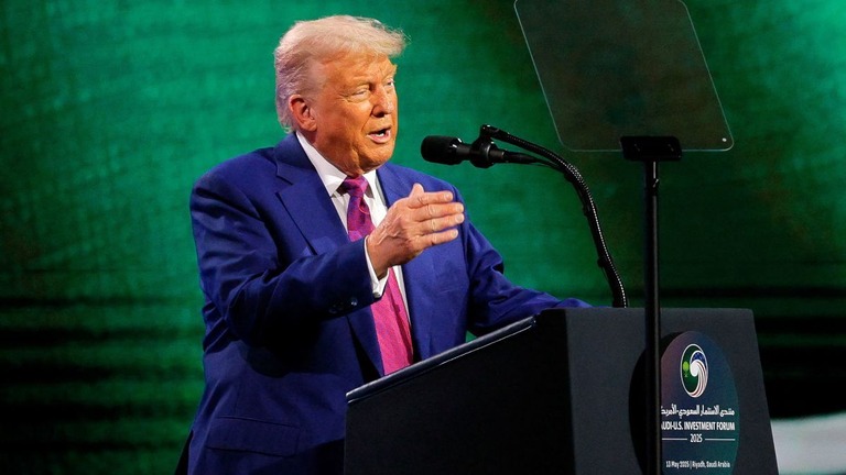 米・サウジ投資フォーラムに出席したトランプ米大統領＝１３日、サウジアラビア首都リヤド/Brian Snyder/Reuters