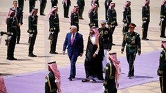 中東最初の訪問地サウジ、トランプ氏の滞在中に起こったこと