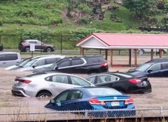 小学校の２階まで届く浸水、児童ら２００人をボートで救助　米メリーランド州