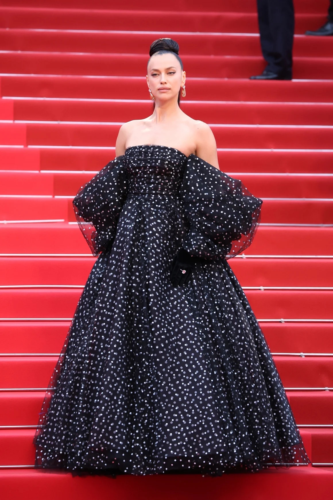 アルマーニ・プリヴェのドレスに身を包むイリーナ・シェイク/Daniele Venturelli/WireImage/Getty Images