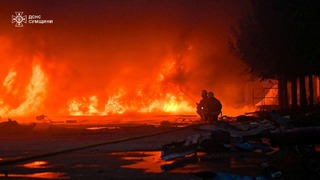 ロシア・ウクライナ、双方のドローン攻撃を非難　直接協議目前に