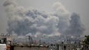 イスラエル、ガザ攻撃を激化 １００人超死亡