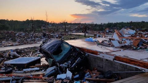 ミズーリ州とケンタッキー州で竜巻　２５人死亡、建物にも被害