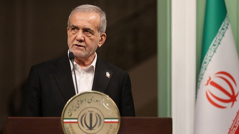 イランのペゼシュキアン大統領＝２月、イラン首都テヘラン/Majid Asgaripour/WANA via Reuters