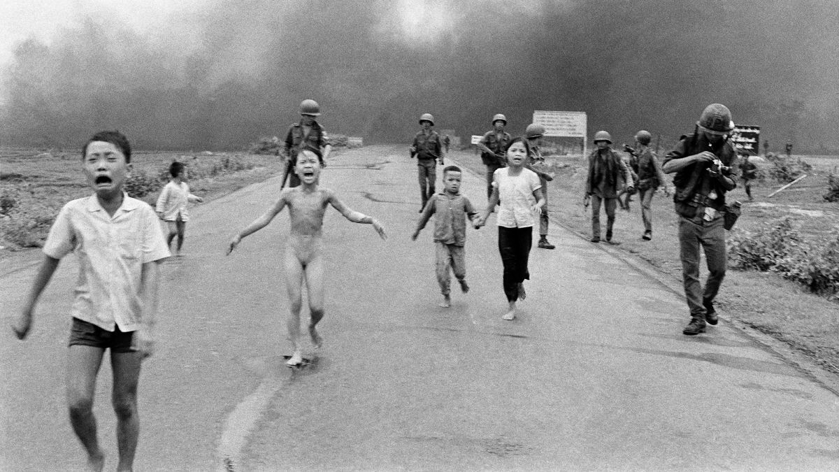 著名なベトナム戦争の写真の撮影者を巡り、新たな議論が巻き起こっている
