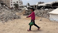 家族を生き続けさせようとする１２歳少女、飢えて死んだ幼い姪　食料も水も欠乏のガザ