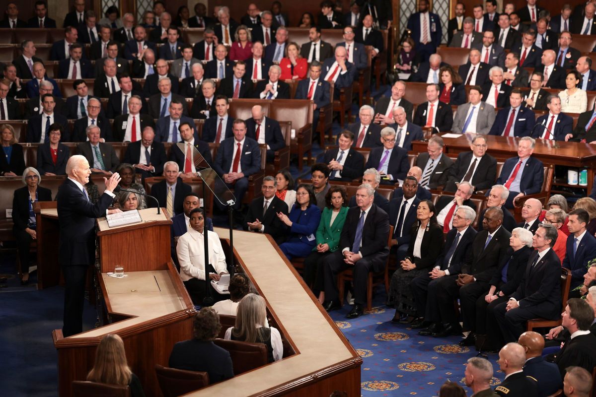 ２４年３月、米連邦議会議事堂での上下両院の合同会議で一般教書演説を行うバイデン氏/Win McNamee/Getty Images via CNN Newsource