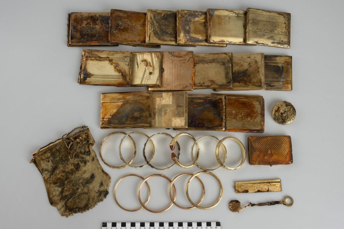 葉巻ケースの一部は未開封で、金属の正確な組成もわかっていない/Museum of Eastern Bohemia