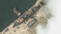 北朝鮮の新造駆逐艦、進水失敗し損傷　式典出席の金総書記が激怒