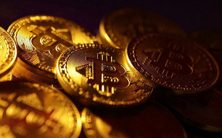暗号資産のビットコインが２２日、過去最高値を更新した/Dado Ruvic/Reuters