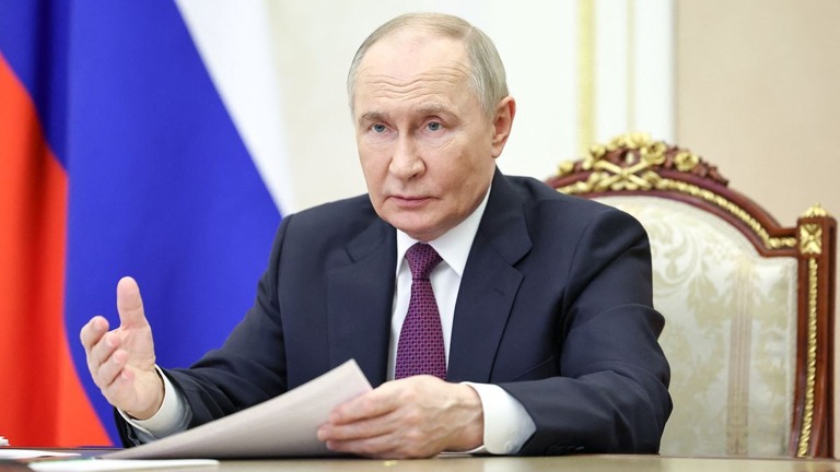 ２２日の会合に出席したロシアのプーチン大統領/Alexander Kazakov/Pool/AFP/Getty Images