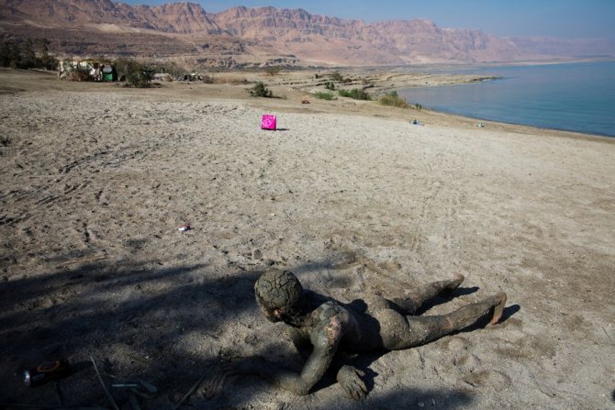 イスラエル東部死海沿岸のメツォケ・ドラゴット/Ronen Zvulun/Reuters