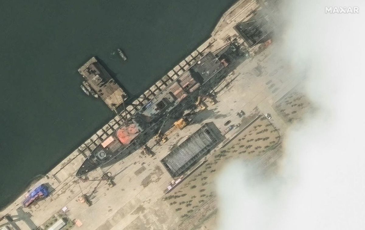 進水式数日前の新造駆逐艦の衛星画像=18日/Maxar Technologies