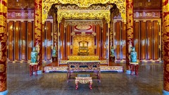 阮朝時代の玉座のひじ掛け壊す、男を拘束　ベトナム