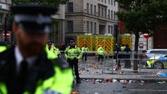 優勝パレードに車が突入して２７人搬送、警察はテロの可能性否定　英リバプール