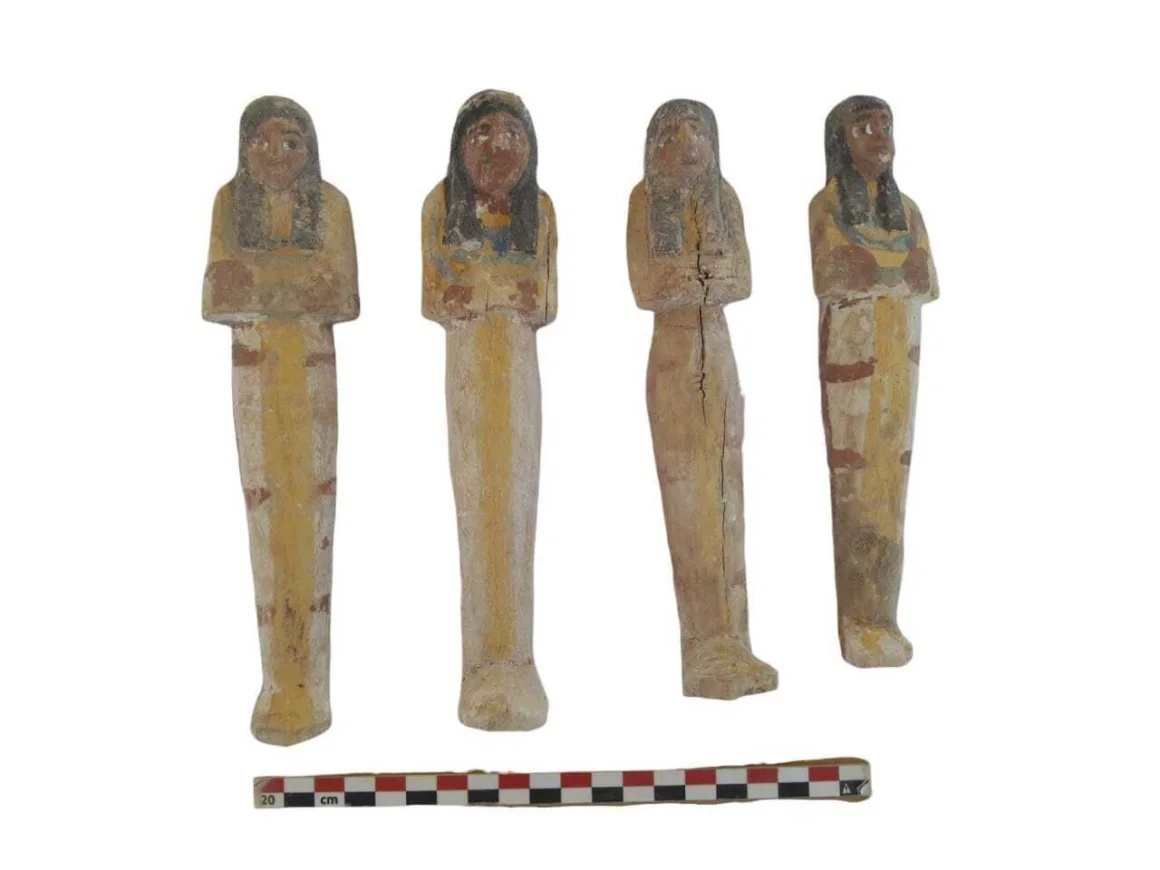 墓から発見された遺物/Egypt Ministry of Tourism and Antiquities/AP