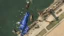 北朝鮮が進水失敗の駆逐艦に謎の物体設置、風船か　衛星写真