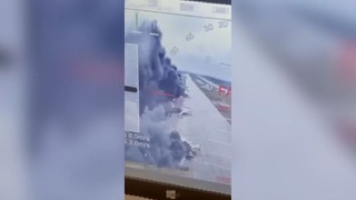 ドローンを密輸してロシア空軍基地を攻撃、ウクライナの大胆な作戦はどのように行われたのか