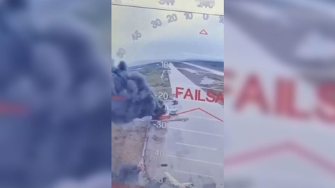 ドローン攻撃の新たな映像、ロシアの航空機が炎上