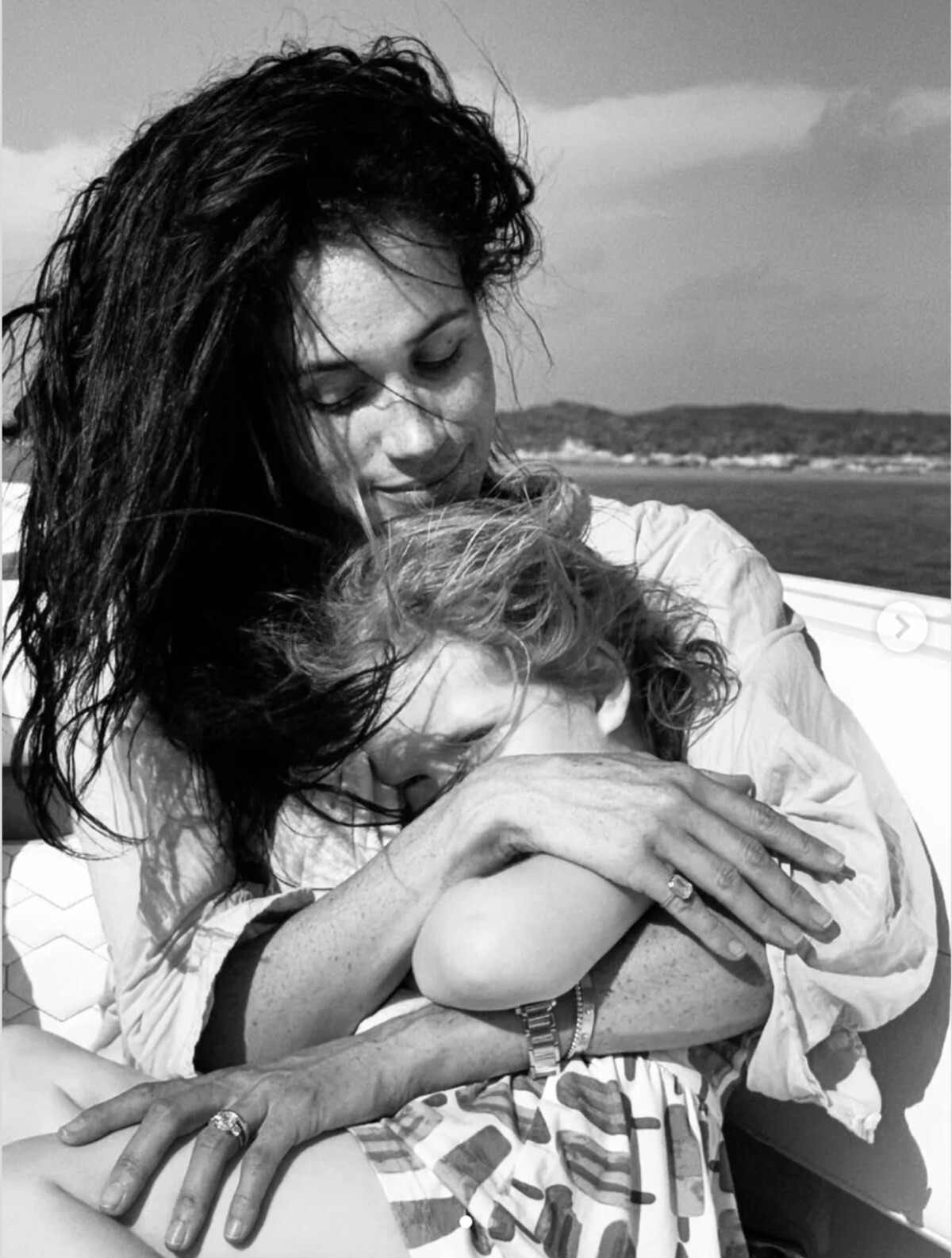 メーガン妃とヘンリー王子が子どもの写真を共有することはめったにない/Meghan/Instagram